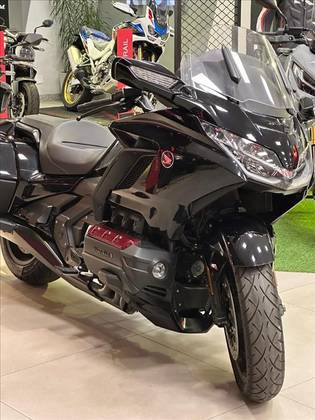 HONDA GL 1800 GOLD WING TOUR 